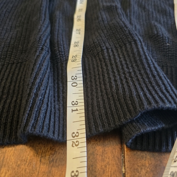 Old Navy Black V-Neck Sweater for Women - Picture 10 of 10